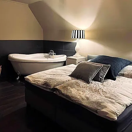 Ring Residenz In Direkt Am Nuerburgring Bed and Breakfast Adenau